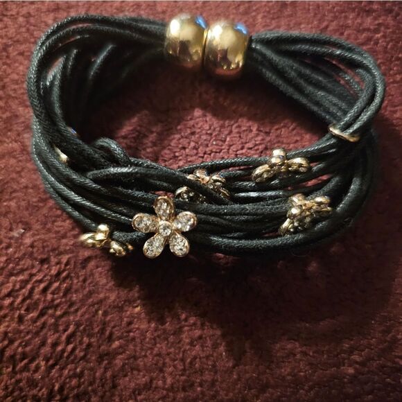 BLACK INTERWOVEN LEATHER BRACELET W/ GOLD STARS - Picture 1 of 3